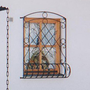 Fenstergitter - Kapsalis - Kunstschmiede, Schlosserei und Spenglerei